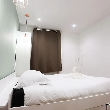 Charm & Coconing 50m Gare - - Paris Appartement *