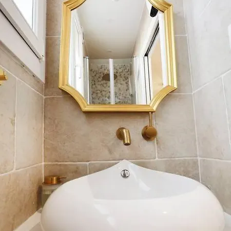Charm & Coconing 50m Gare - - Paris Appartement *